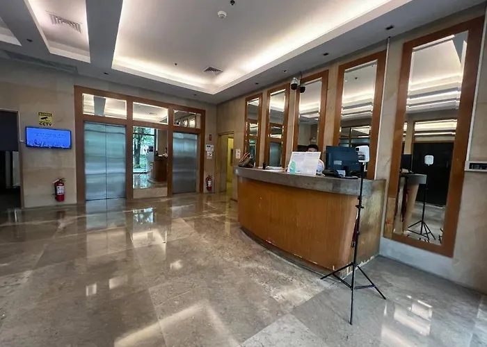 Apartamento 300 Mbps Wifi - 55 Inch Smart Tv - Alabang Near Bellevue Filinvest *