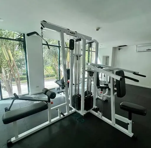 Apartamento 300 Mbps Wifi - 55 Inch Smart Tv - Alabang Near Bellevue Filinvest