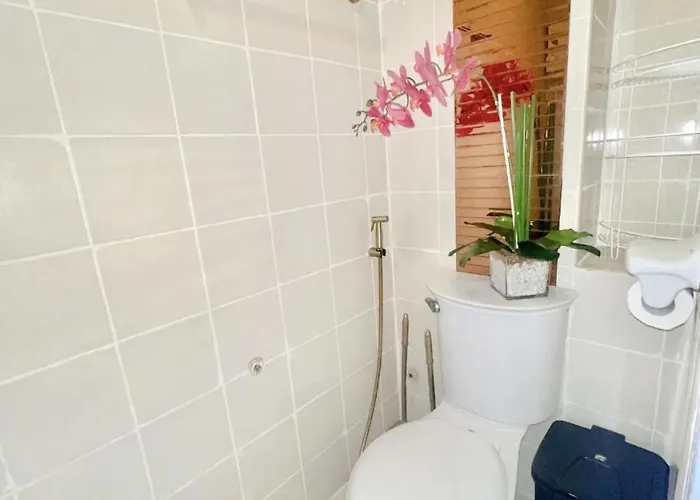 300 Mbps Wifi - 55 Inch Smart Tv - Alabang Near Bellevue Filinvest Apartamento